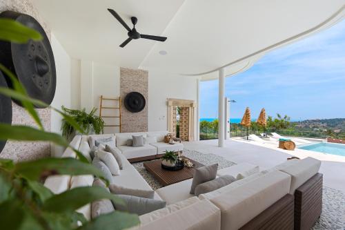 SKYLINE 9 - Spacious & Stylish LUXURY PANORAMIC SEAVIEW Villa with OUTDOOR Living & Kitchen, OUTDOOR CINEMA, PRIVATE GYM, SALT WATER POOL with JACUZZI in Plai Laem, Ko Samui (fotografie 2)