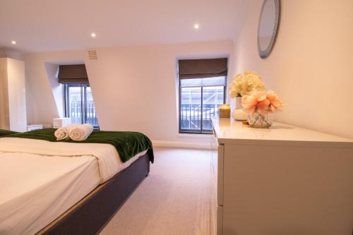 Spacious 2 Bedroom Flat With Pool Table Opposite Green Park - image 4