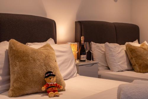 Spacious 2 Bedroom Flat With Pool Table Opposite Green Park - image 8