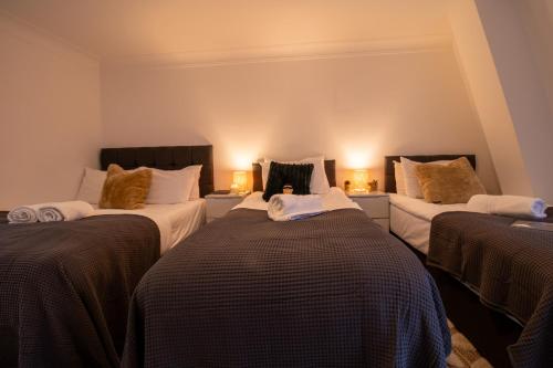 Spacious 2 Bedroom Flat With Pool Table Opposite Green Park - image 5