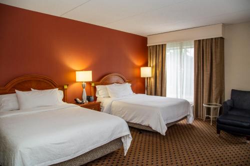 2 queen beds