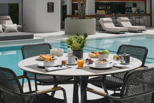 Blazer Suites Hotel - image 11