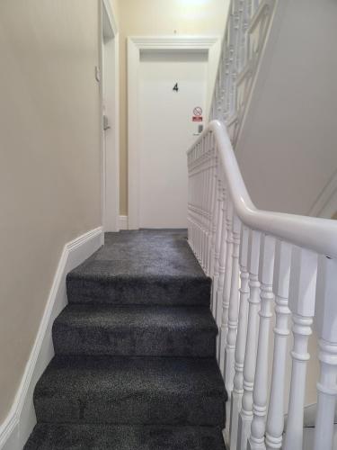 Roskeen Townhouse in โอลด์พาร์ก