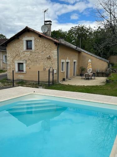Maison avec piscine en Périgord gîte à louer La Vaure