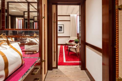 Deluxe Double Room image 3