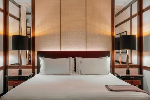 Deluxe Double Room image 1
