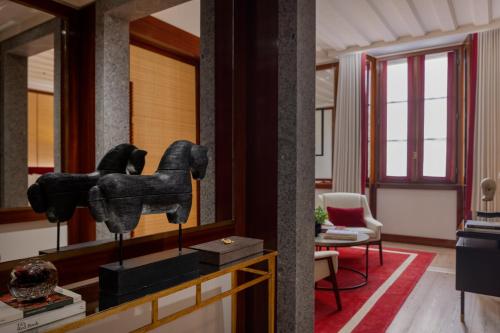 Double Room with Garden View image 5