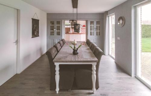 Nice home in Zeewolde w/ Outdoor swimming pool Outdoor swimming pool and 4 Bedrooms - image 7