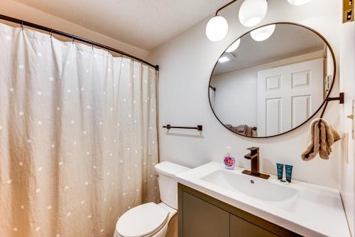 Condo with Deck and Grill Less Than 5 Miles to Loon Mountain! - image 12