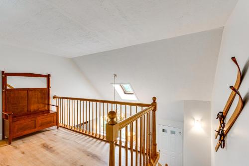Condo with Deck and Grill Less Than 5 Miles to Loon Mountain! - image 11
