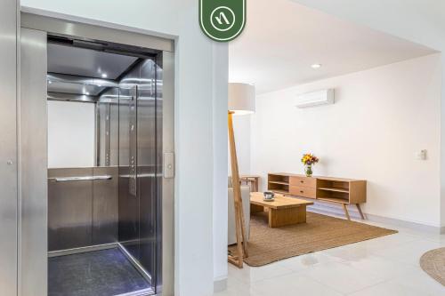 Brand New 3 BR Penthouse - Oceanview Rooftop Pool - Tap to explore photos