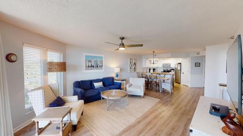 Oceanview Bliss 3BR with Pools and Beach Access in Pawleys Island, USA