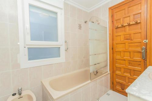 107 Sea Side - Alicante Holiday - image 4