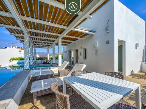 New 1 BR Condo - Oceanview Pool - 2 min to Beach in Bucerías, Mexico