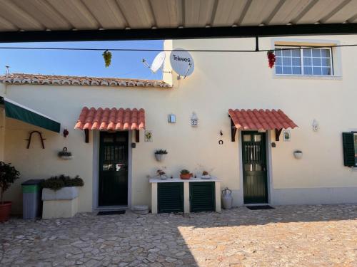 Exterior view, Quinta dos Viegas in Estoi