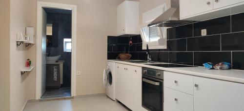 Kitchen, Villa DELTUS - Cozy Holiday Home near Gortyna in Agia Varvara