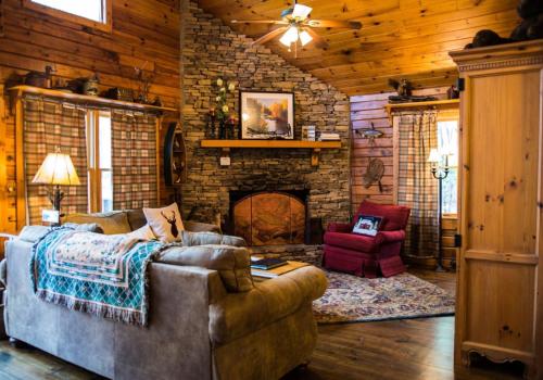 Reel Medicine Cabin wCreekside Views in Cherry Log, USA