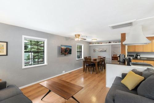 320 8th Avenue - image 10