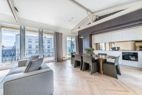 Luxueux Appartement Haussmannien avec Vue sur Paris - image 3
