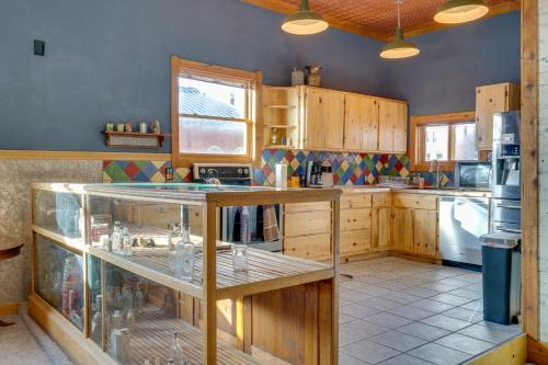 Unique Colorado Mountain Retreat Near Pikes Peak! in Victor, USA