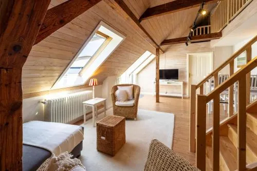 Seeblick-Dachgeschoss in historischer Villa zentral 4 PAX in Schwerin, Deutschland