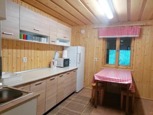Chata Horáreň Meštrová (Chata Horaren Mestrova) in Kvacany