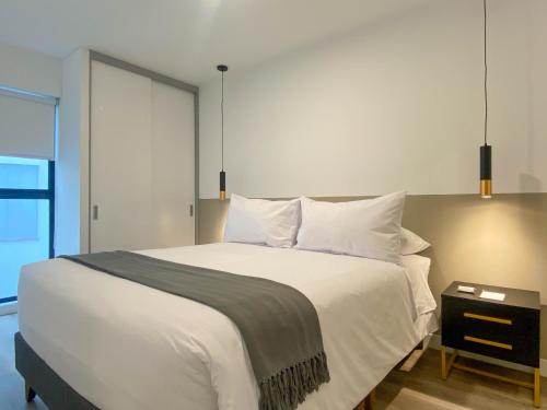 Deluxe One-Bedroom Apartment image 7