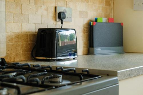 Konyha, Register House Family or Contractor 4bed with Garden Driveway in Orbiston