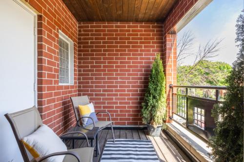 Balcony/terrace, Kenwood Apartments, Downtown Hyde Park in Woodlawn