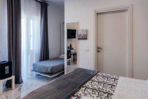 Deluxe Double Room with Extra Bed image 6