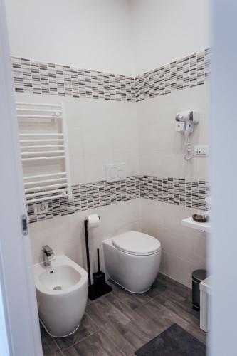 Deluxe Double Room with Extra Bed image 2