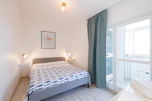 One-Bedroom Apartment image 9