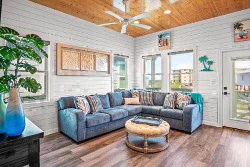 On The Pond Boardwalk to Beach Private Pool in Port Aransas, USA