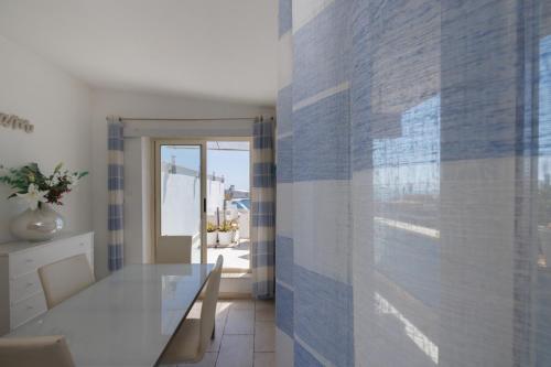 One-Bedroom Apartment image 3