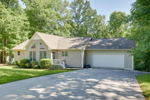 Smith Mountain Lake Home with Private Hot Tub and Dock in Moneta, USA