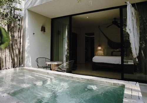 Tropical Room with Plunge Pool and Private Garden image 8