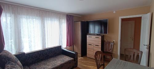 gedeelde lounge/tv-ruimte, Летний дом у моря (Летнии дом у моря) in Jaundubulti