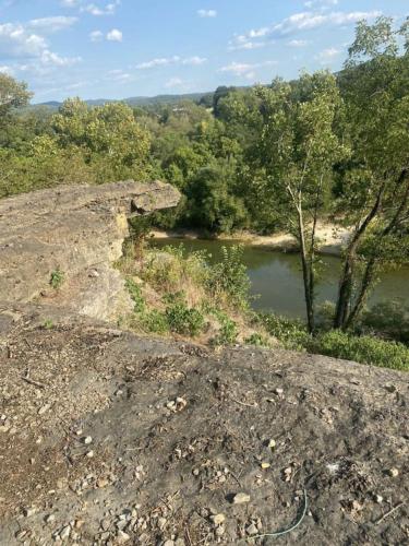 Charming Inn w Gorgeous Views Crooked Creek 2 Queens and Kitchen in イェルビル