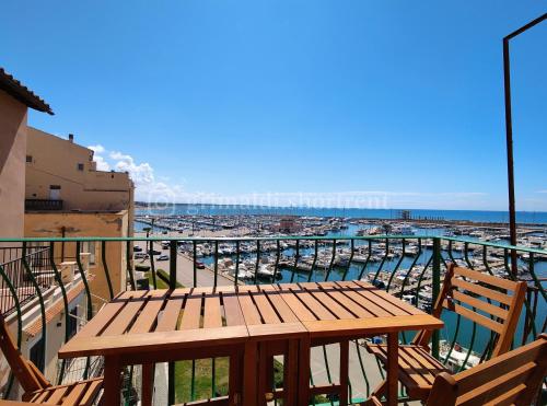 ระเบียง/ชานเรือน, บ้านเดี่ยว 1 ห้องนอน 1 ห้องน้ำส่วนตัว ขนาด 60 ตร.ม. – เนตตูโน (A casa di Rino) in เนตตูโน