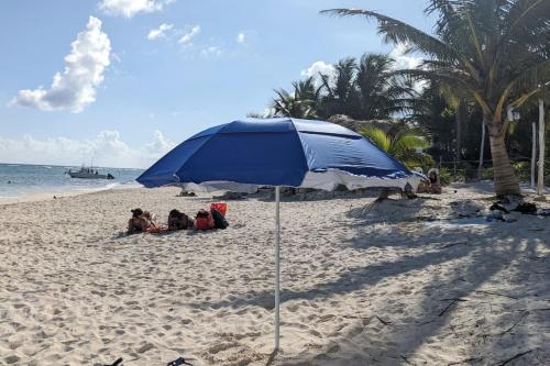 3BD PH Pool Patio - Secure and Free beach club - image 2