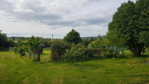 Room in a private house in the middle of countryside first store or bar within 10 min drive (Room in a private house in the middle of countryside first store or bar within 10 min drive cats in ) in Mallow