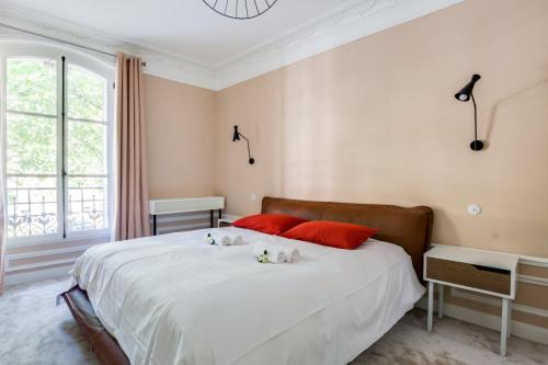 GuestReady - Grand Family Home near The Eiffel Tower - image 10