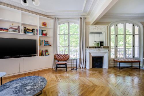GuestReady - Grand Family Home near The Eiffel Tower - image 14