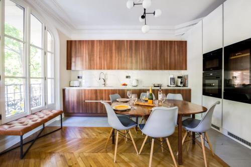 GuestReady - Grand Family Home near The Eiffel Tower - image 12
