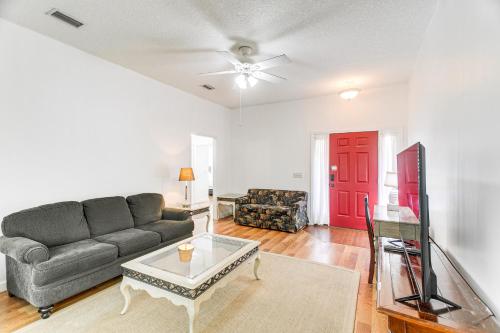 Cozy Brunswick Home 13 Mi to St Simons Island!