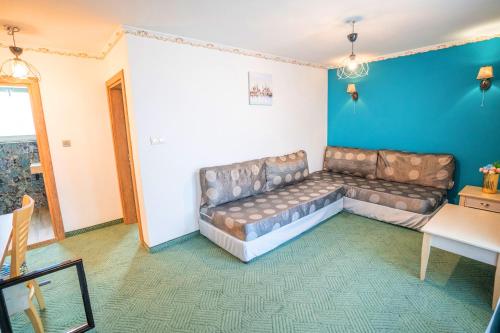 One-Bedroom Apartment image 3