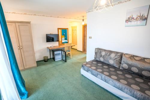 One-Bedroom Apartment image 7