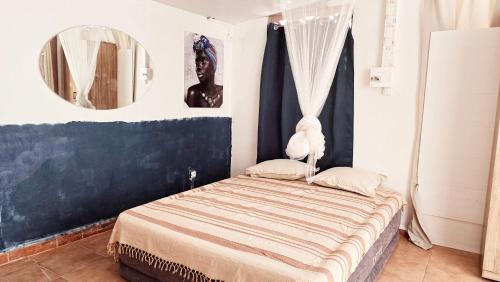 Le Paradis des Petits Voyageurs (Le Paradis des Petits Voyageurs - Maison d'Hotes comprenant 1 Chambre et 1 Tente independants a 2km ) in เลอ ยามัน