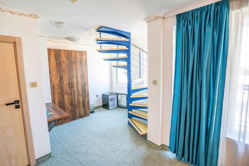Economy Maisonette image 8