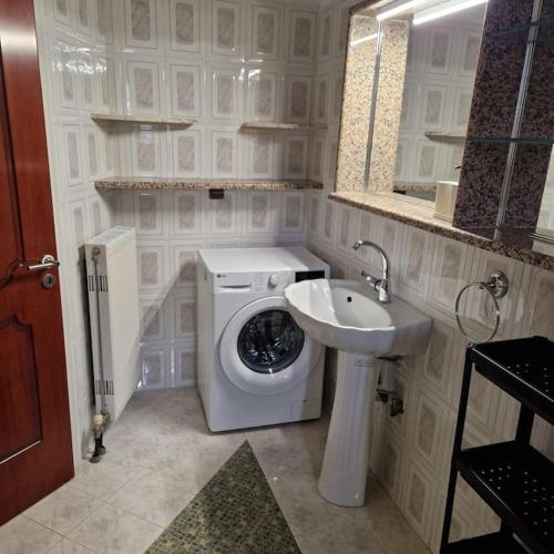 Portside Eretria in יובואה